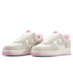 ⁦Air Force 1 Low "Valentine's Day" Edition⁩ - الصورة ⁦2⁩