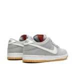 Nike SB Dunk Low "Wolf Grey Gum" - الصورة 3